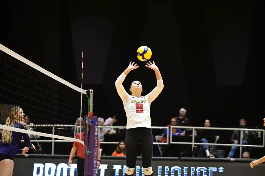 WVB RECAP: Gryphons Split Season-Opening Doubleheader at
Western