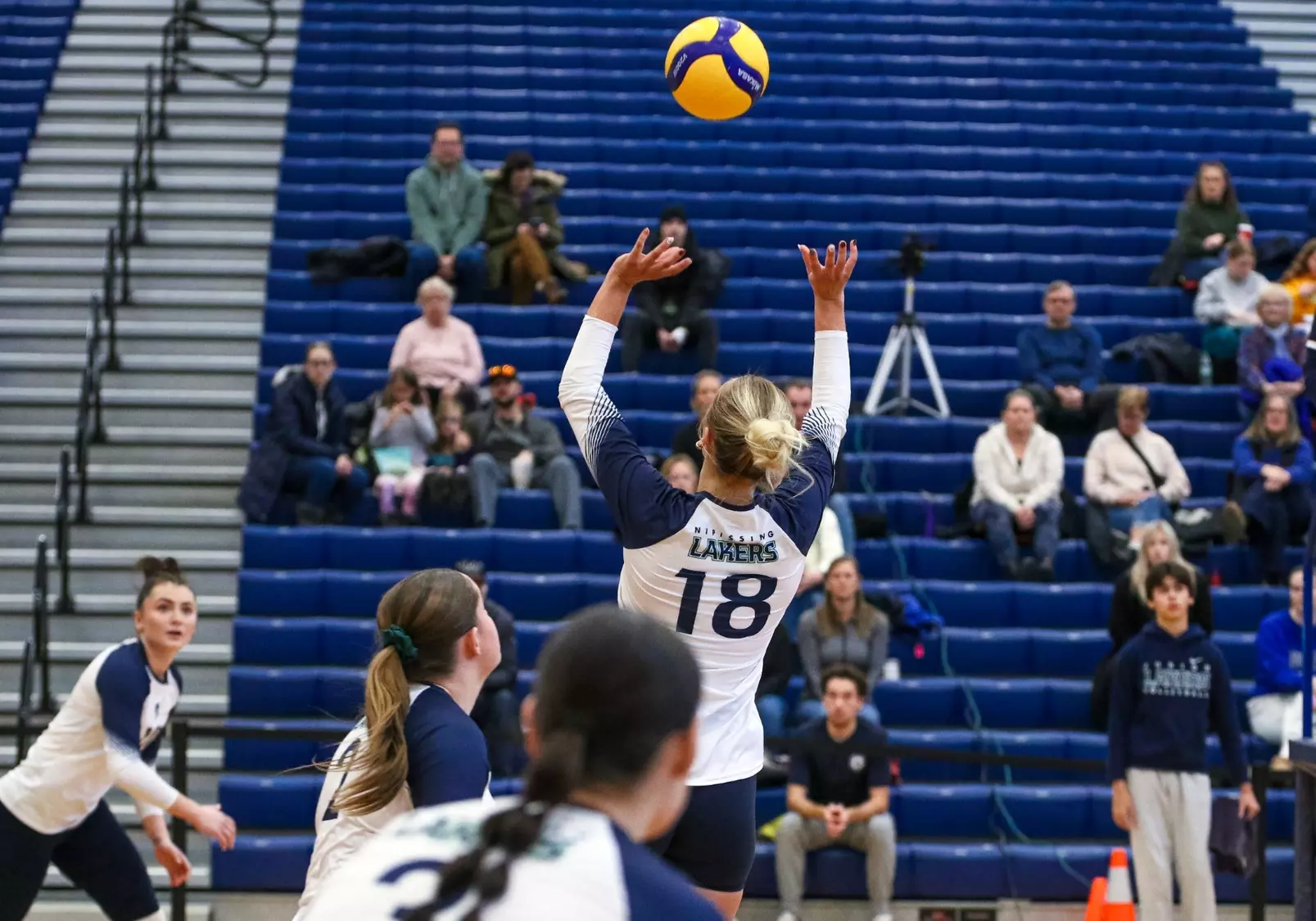 WOMEN’S VOLLEYBALL: Lakers come up short in five-set
thriller