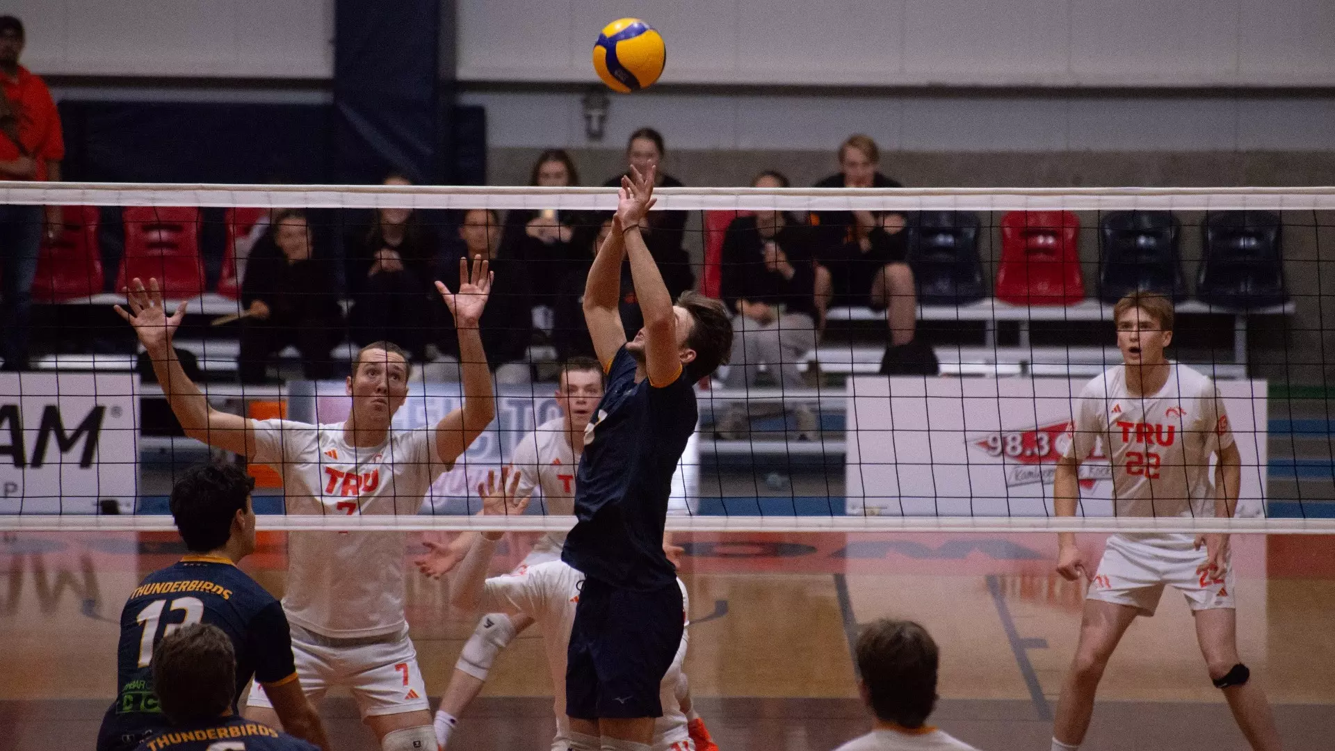 ‘Birds sweep ‘Pack to improve to 6-0