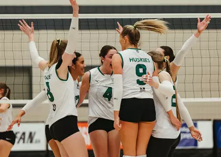Second Set Comeback Leads Huskies to Third Consecutive
Straight Sets Victory