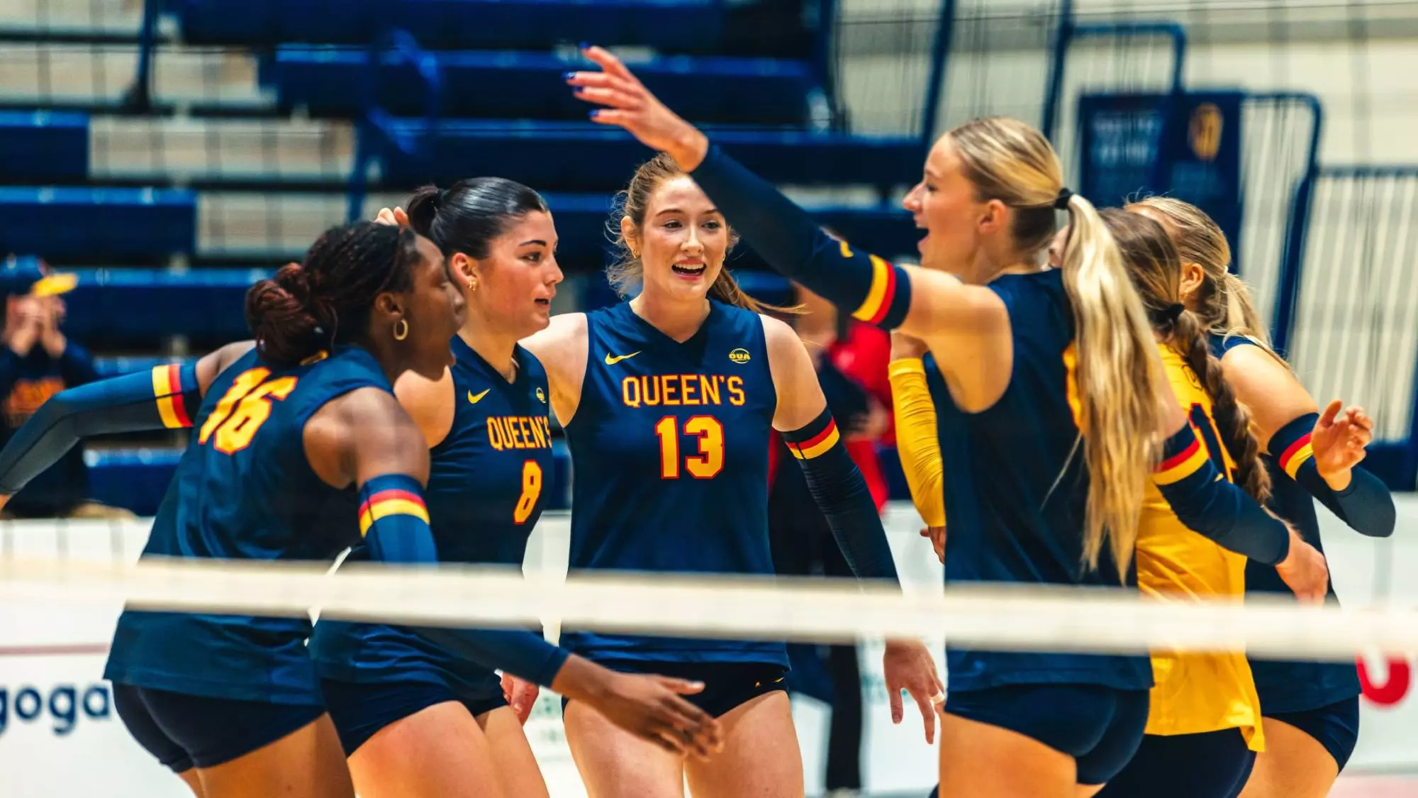 Queen’s Women’s Volleyball open weekend road trip with
straight sets win over York