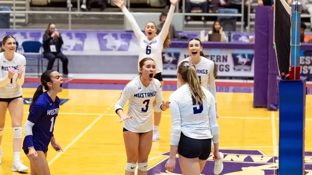 Mustangs Swept the Lancers 3-0 to End the Week