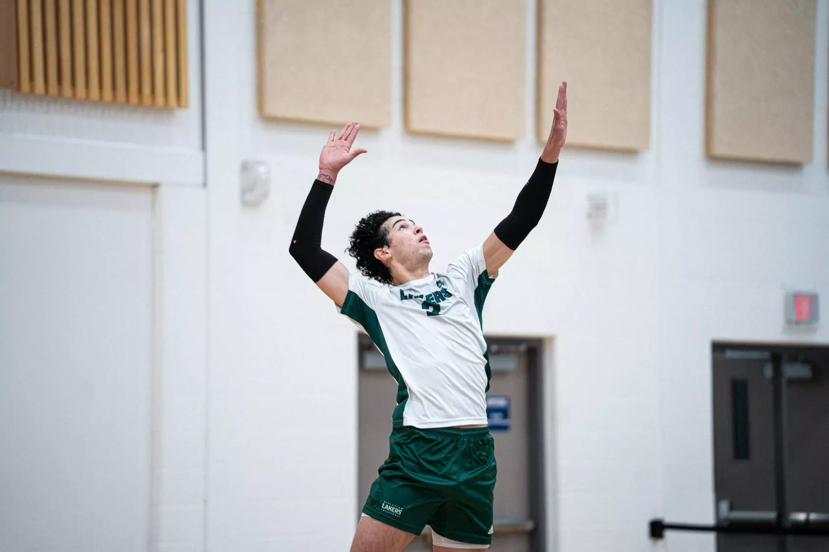 MEN’S VOLLEYBALL: Lakers lose two close matches to U of
T