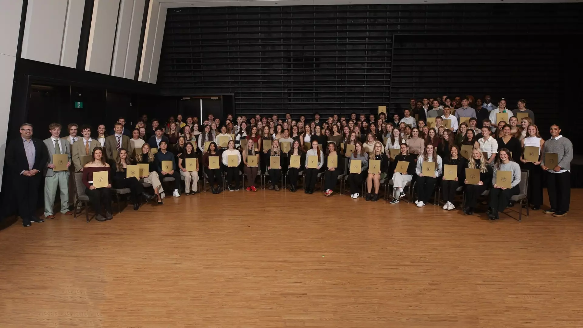 Dinos honour the academic success of 214
student-athletes