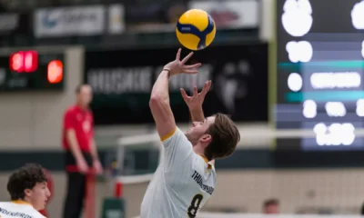 Thunderbirds sweep Huskies for fifth-straight win