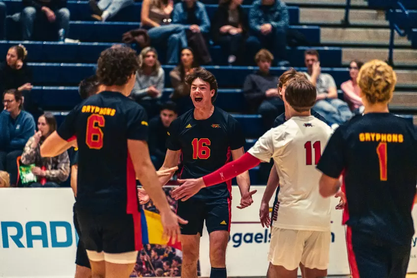 MVB RECAP: Gryphons Split Road Doubleheader with No.
7-ranked Queen’s Gaels