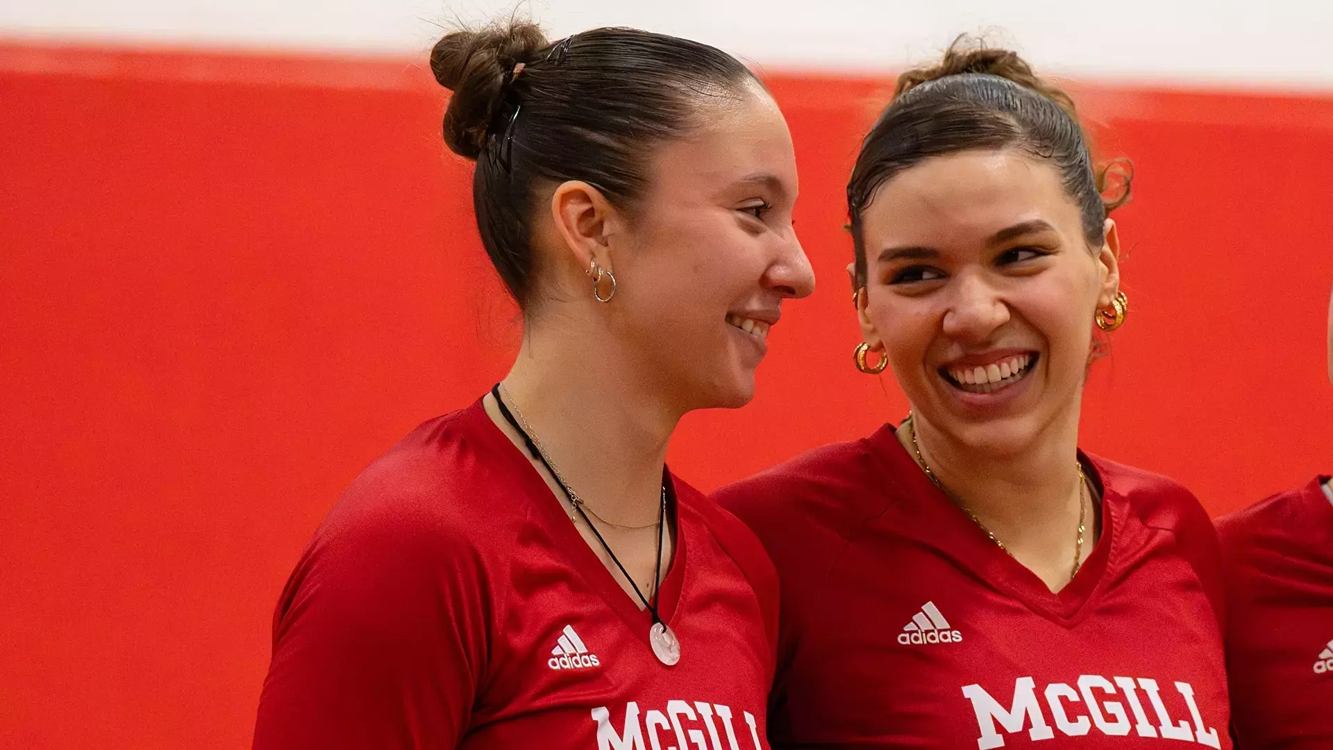 Martlets honour seniors with thrilling five-set victory over
ETS volleyball squad