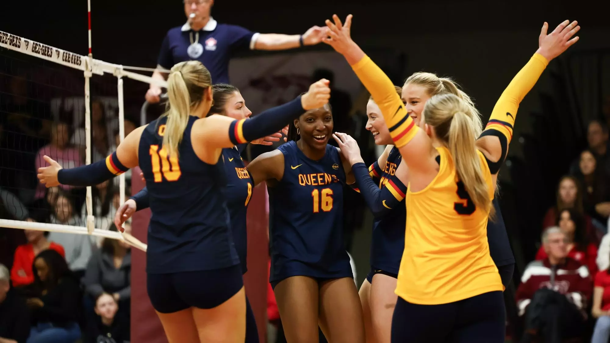 Queen’s Women’s Volleyball bounce back to defeat Ottawa in
final game of regular season, end season winning 10 of 11