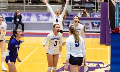 Mustangs Take Home 2 Wins Against Toronto This
Weekend