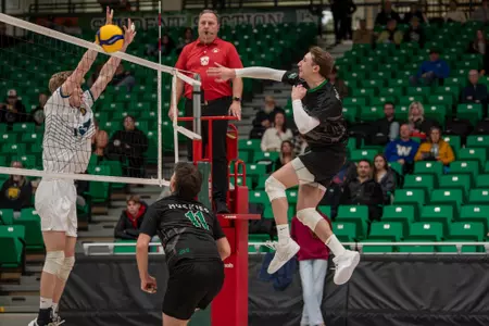 Huskies Take Control Early, Sweep Bobcats in Play-In
Opener