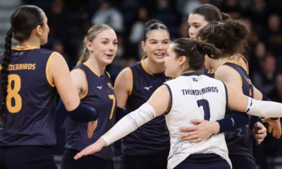 T-Birds prevail over Carabins in consolation
semifinal