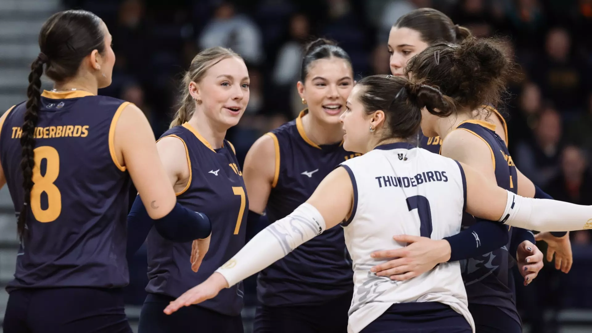 T-Birds prevail over Carabins in consolation
semifinal
