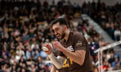 Record breaker Karil Dadash Adeh signs pro contract in
Italy