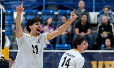 T-Birds close out opening weekend with a sweep over the
Dinos