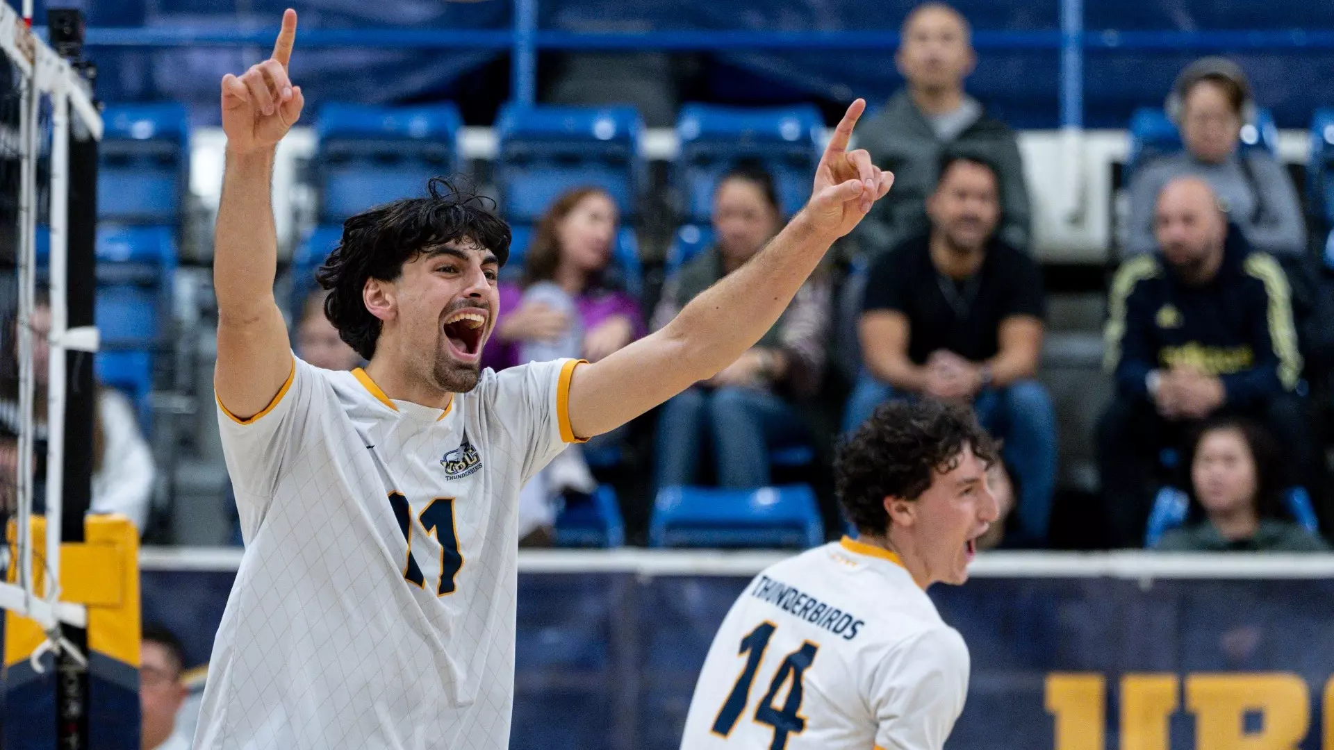 T-Birds close out opening weekend with a sweep over the
Dinos